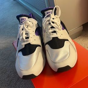 Nike air huarache brand new with box